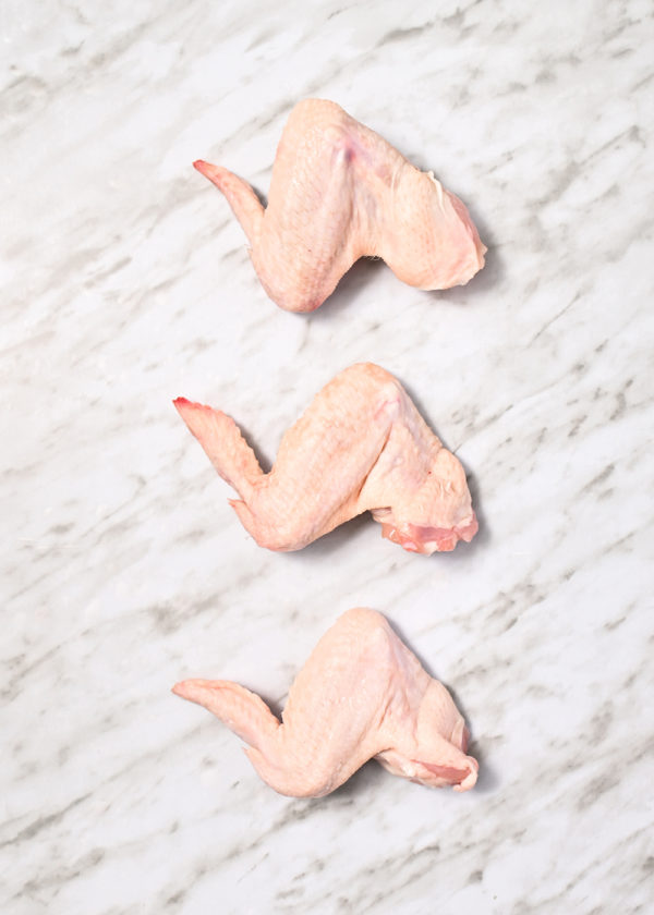 Alas de pollo granja