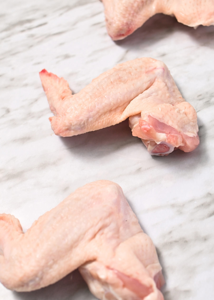 Alas de pollo granja